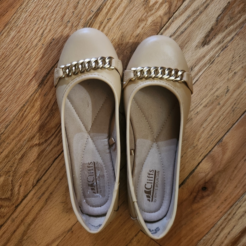 Cliffs By White Mountain Womens Charmed Cushioned Ballet Flat Natural Size 7W